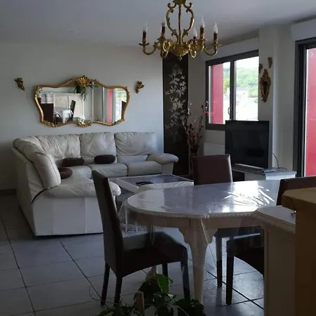 Appartement 4 Chambres Sur La Cave Givet Exterior photo